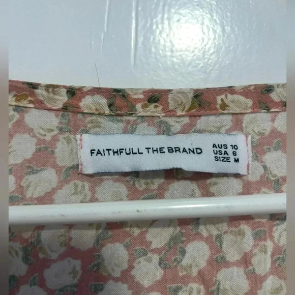 Faithfull the Brand
LE FIGARO MIDI DRESS
AZALEA FLORAL Size 6 $175 - Picture 5 of 7